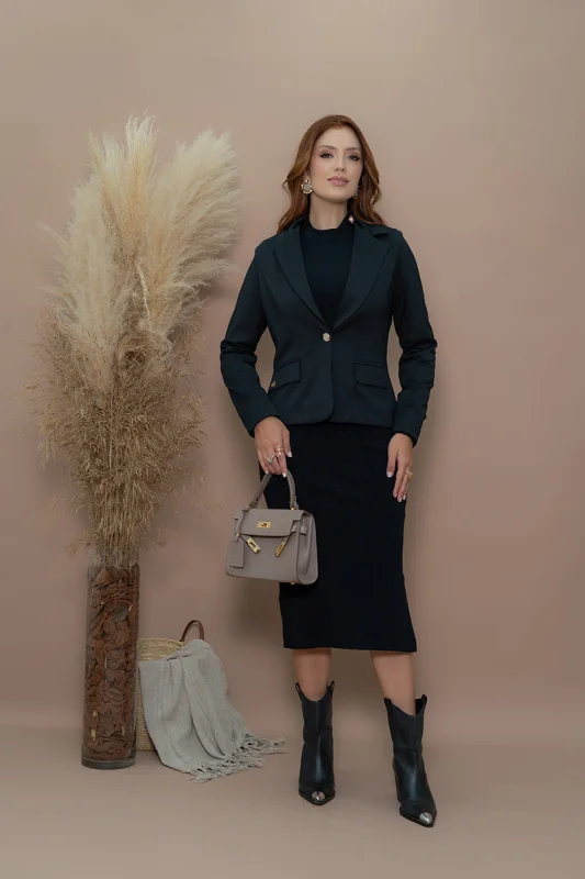 Blazer feminino de alfaiataria curto